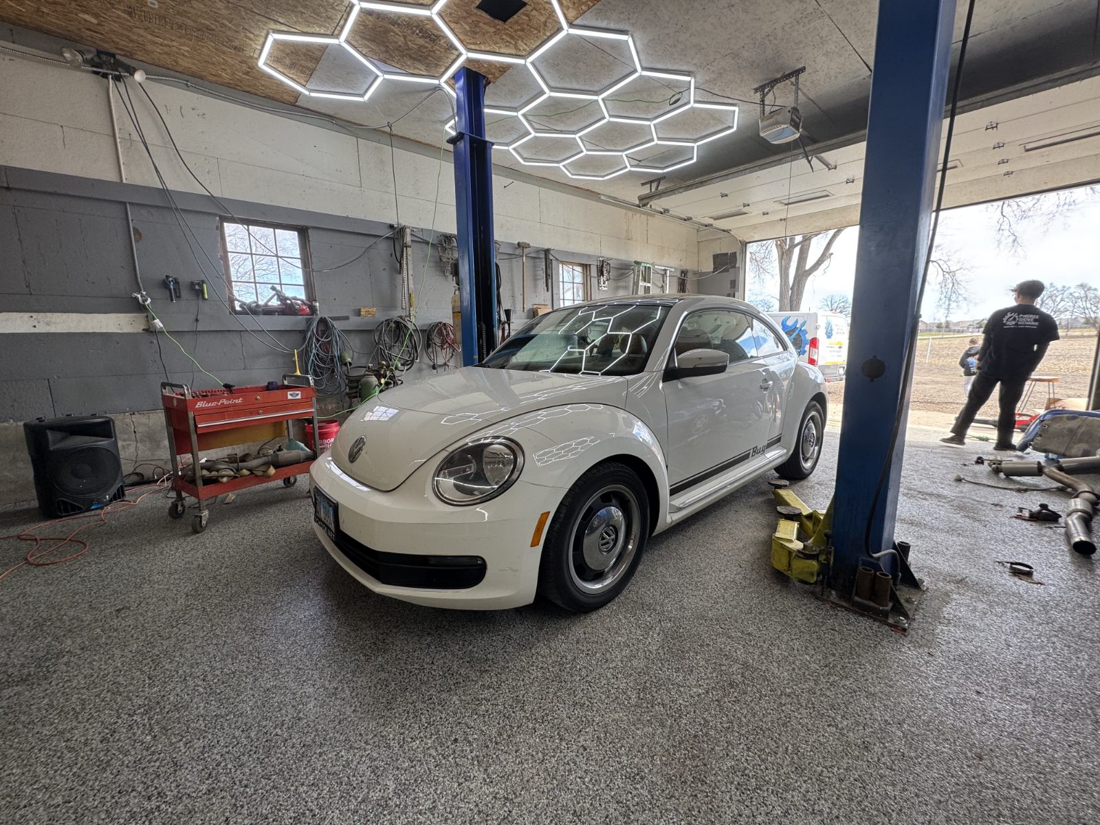 Mobile oil and maintenance